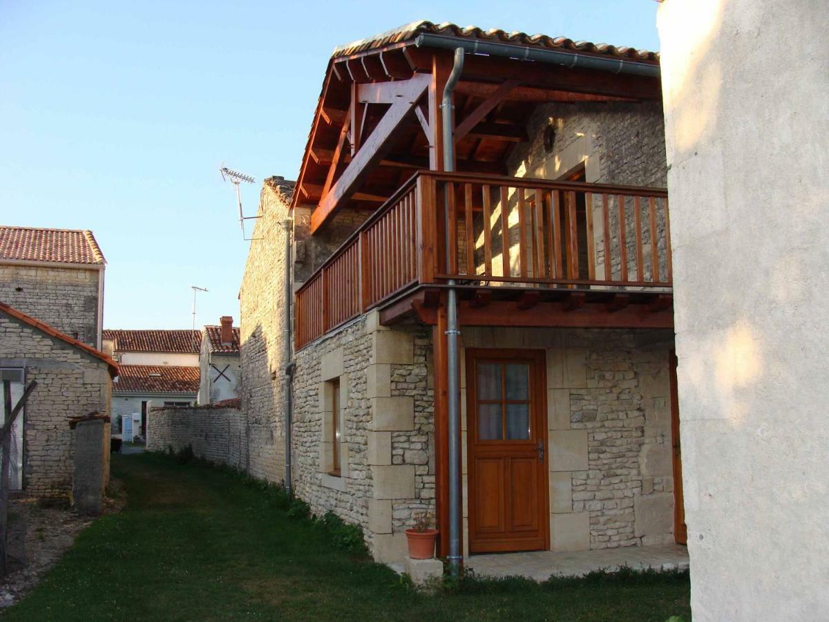 Au Col De Cygne Apartment Blanzac-les-Matha Exterior photo